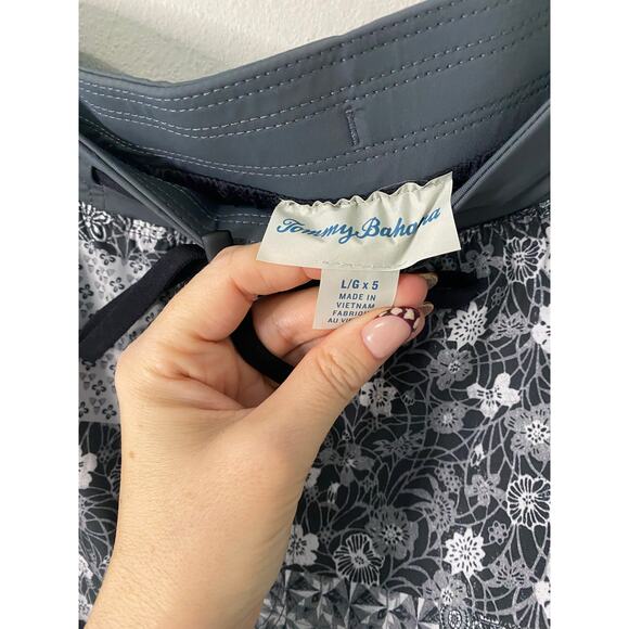 New Tommy Bahama UPF Stretch Shorts, Size Large - Picture 3 of 4